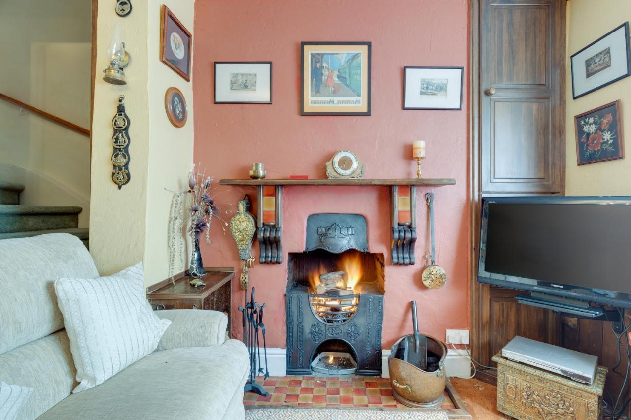 Charming Historical Cottage In Scarborough Eksteriør billede